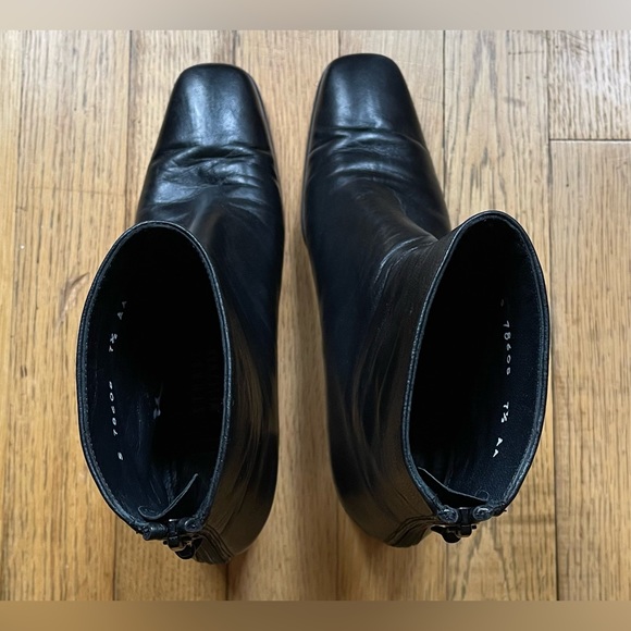 Stuart Weitzman Black Leather Boots.Excellent like new condition!Size 7.5 Narrow - Picture 5 of 7